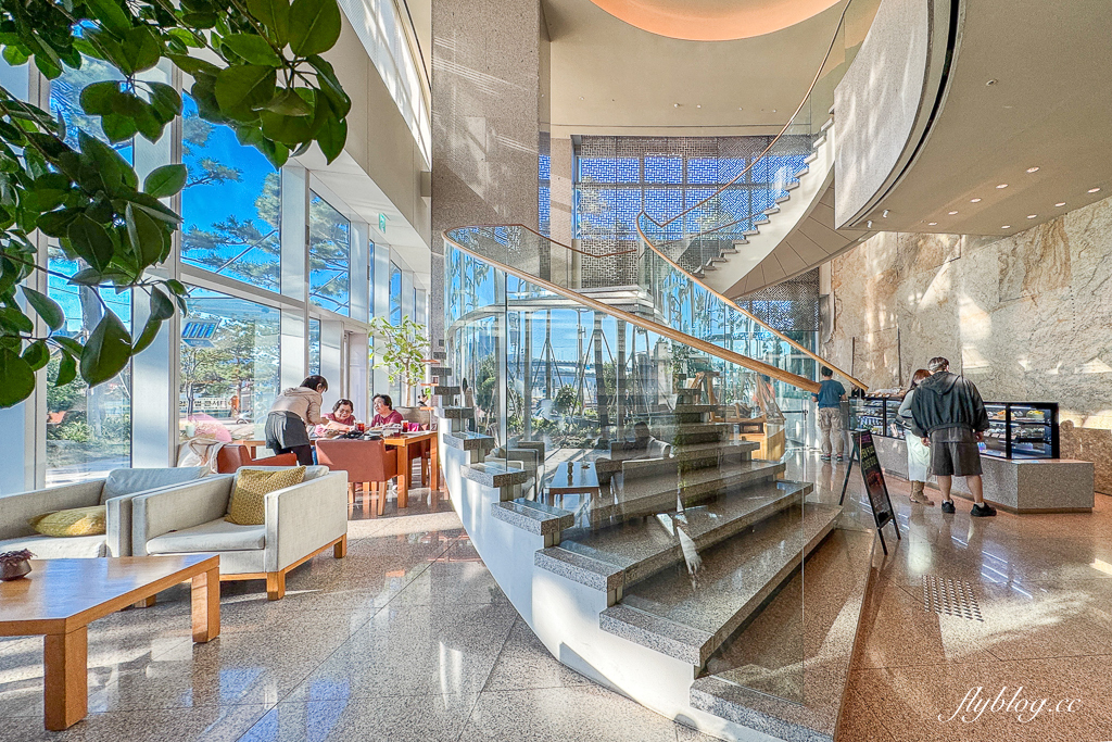 喫茶小舖┃台中北區美食：文青風新產品&#8221;哞&#8221;4月下旬全省門市同步販售，結合小農牧場契作鳳西紅鮮乳，超復古的&#8221;火金姑來喫茶&#8221;杯杯也將推出 @飛天璇的口袋