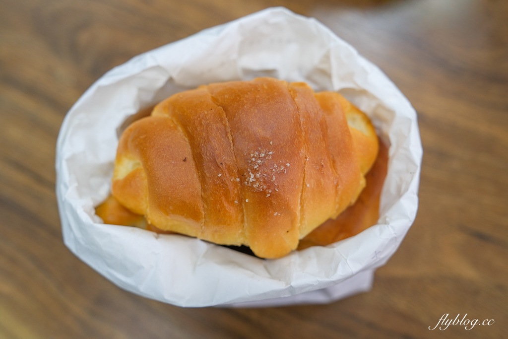 韓國釜山｜自然島鹽麵包．海雲台鹽可頌排隊名店，海岸列車尾浦站正對面 @飛天璇的口袋