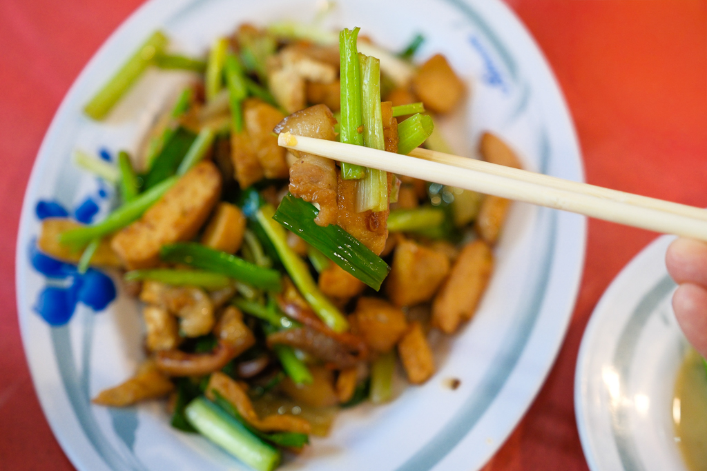 苗栗頭份｜永昇客家小館．一桌2500不到還打包，餐點份量多CP值高，白飯免費吃到飽 @飛天璇的口袋