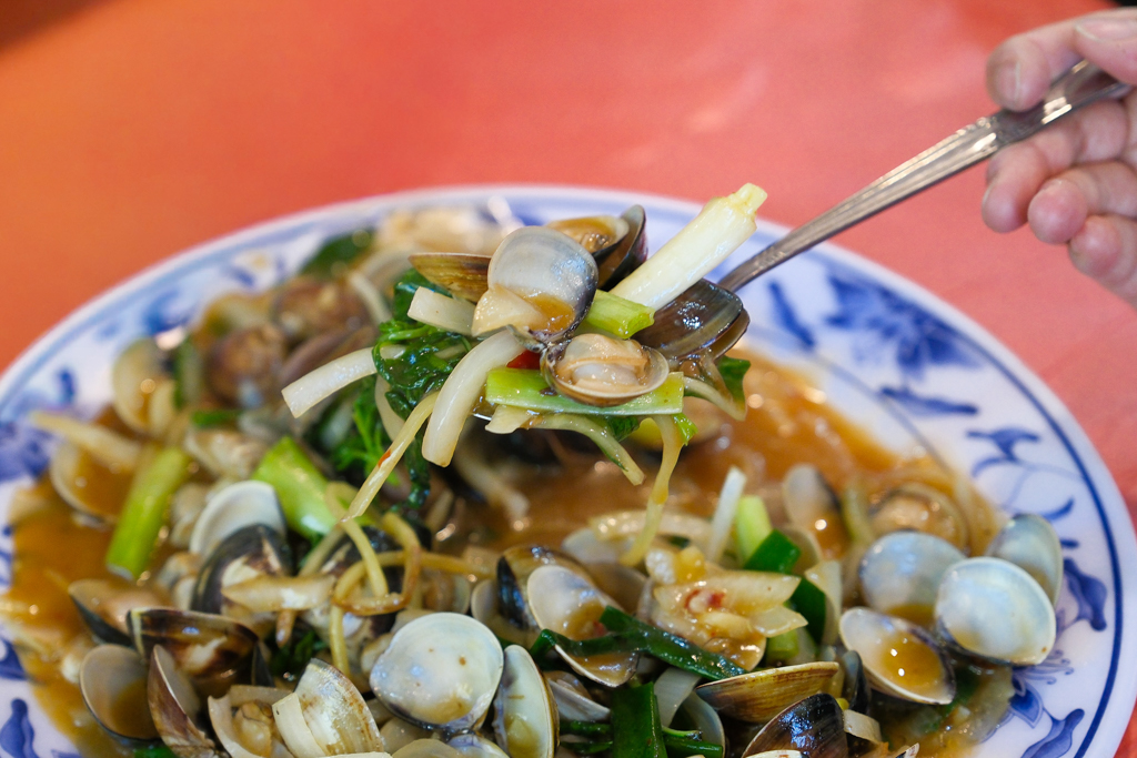 苗栗頭份｜永昇客家小館．一桌2500不到還打包，餐點份量多CP值高，白飯免費吃到飽 @飛天璇的口袋