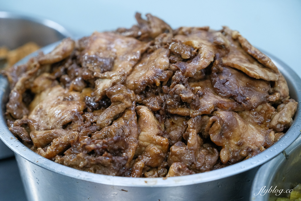 【圓光排肉餐盒】頭份國光客運旁便當搬家了,66年的老店老闆娘親自掌廚 @飛天璇的口袋 【圓光排肉餐盒】頭份國光客運旁便當搬家了,66年的老店老闆娘親自掌廚 @飛天璇的口袋