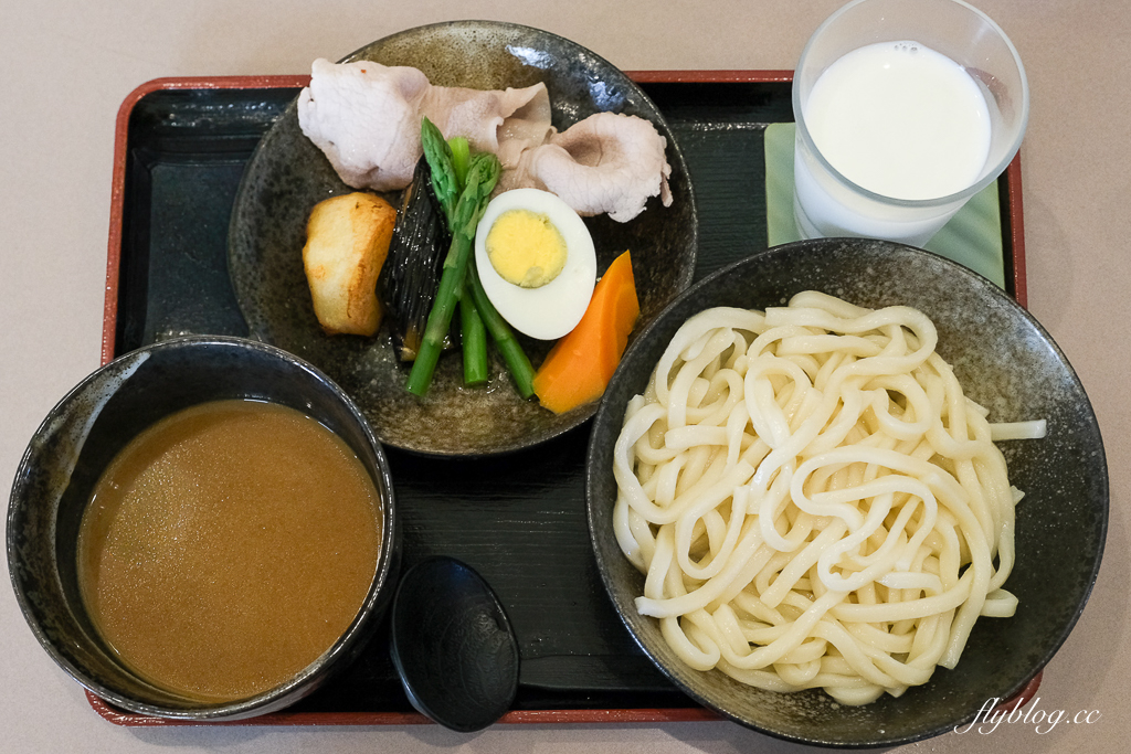 台中北屯｜松竹路粉紅風鈴木．巷弄裡隱藏版粉紅風鈴木，紅磚牆療癒盛開中 @飛天璇的口袋