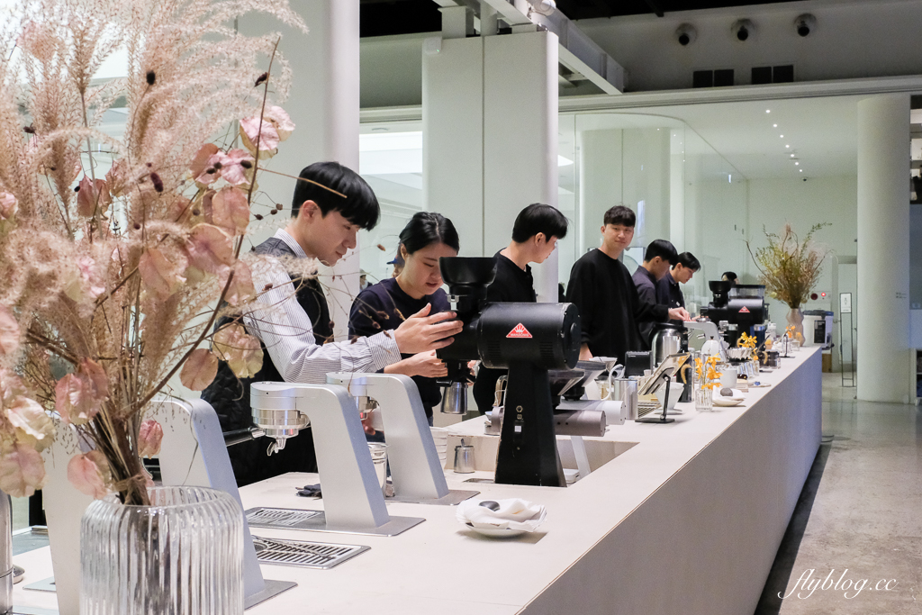 韓國釜山｜MOMOS COFFEE．韓國首位世界咖啡師冠軍，影島倉庫風咖啡館推薦 @飛天璇的口袋