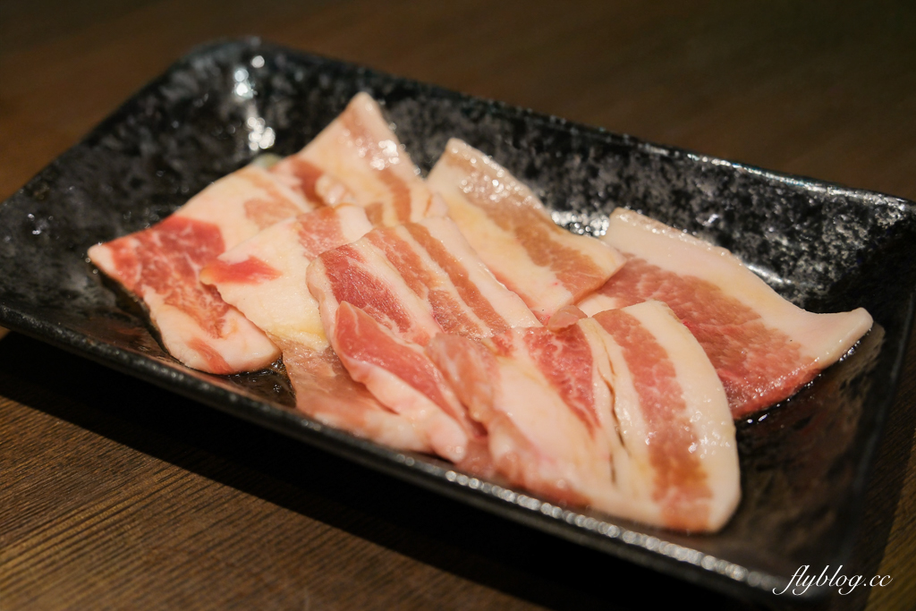 日本北海道｜炭火ホルモン きくち家．旭川人氣燒肉餐廳，必點各式鹽味內臟類 @飛天璇的口袋