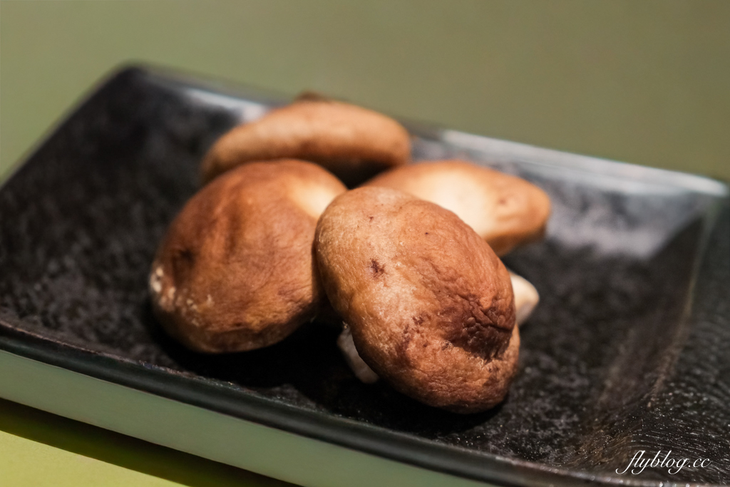 日本北海道｜炭火ホルモン きくち家．旭川人氣燒肉餐廳，必點各式鹽味內臟類 @飛天璇的口袋