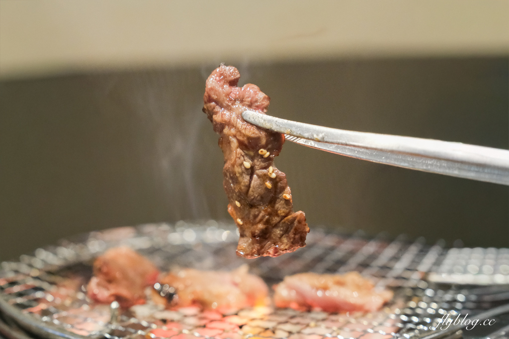 日本北海道｜炭火ホルモン きくち家．旭川人氣燒肉餐廳，必點各式鹽味內臟類 @飛天璇的口袋