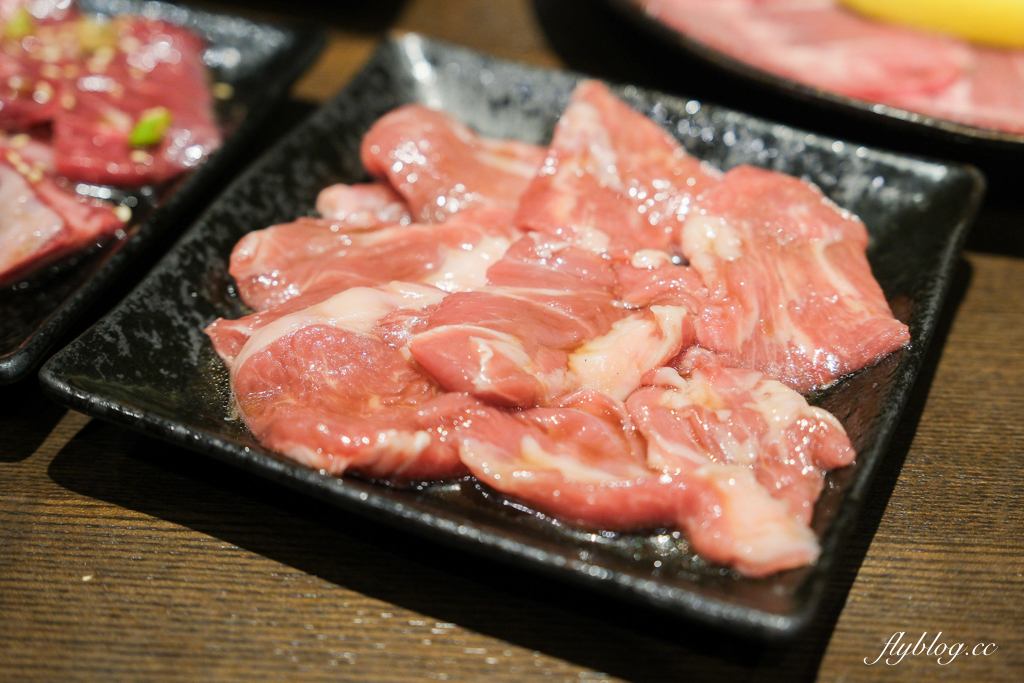 日本北海道｜炭火ホルモン きくち家．旭川人氣燒肉餐廳，必點各式鹽味內臟類 @飛天璇的口袋