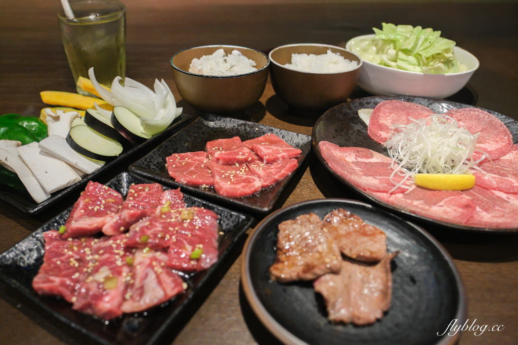 日本北海道｜炭火ホルモン きくち家．旭川人氣燒肉餐廳，必點各式鹽味內臟類 @飛天璇的口袋