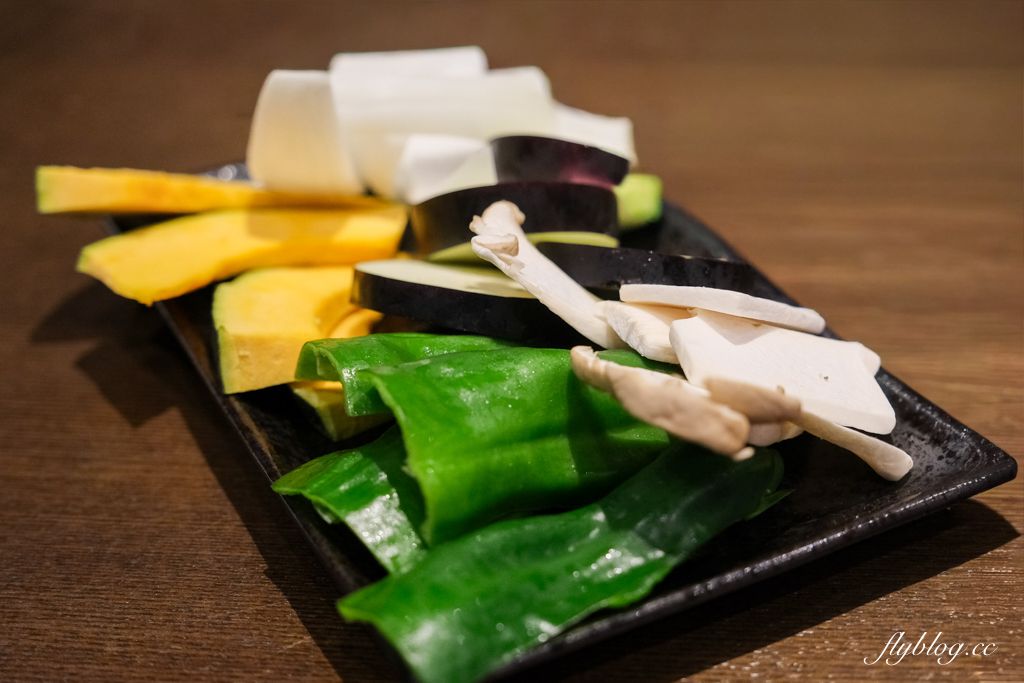 日本北海道｜炭火ホルモン きくち家．旭川人氣燒肉餐廳，必點各式鹽味內臟類 @飛天璇的口袋