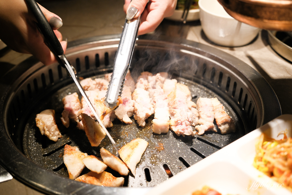 韓國釜山｜烏龜小區釜山Yeondo店．影島高CP值烤肉店，一個人均消不到500台幣 @飛天璇的口袋