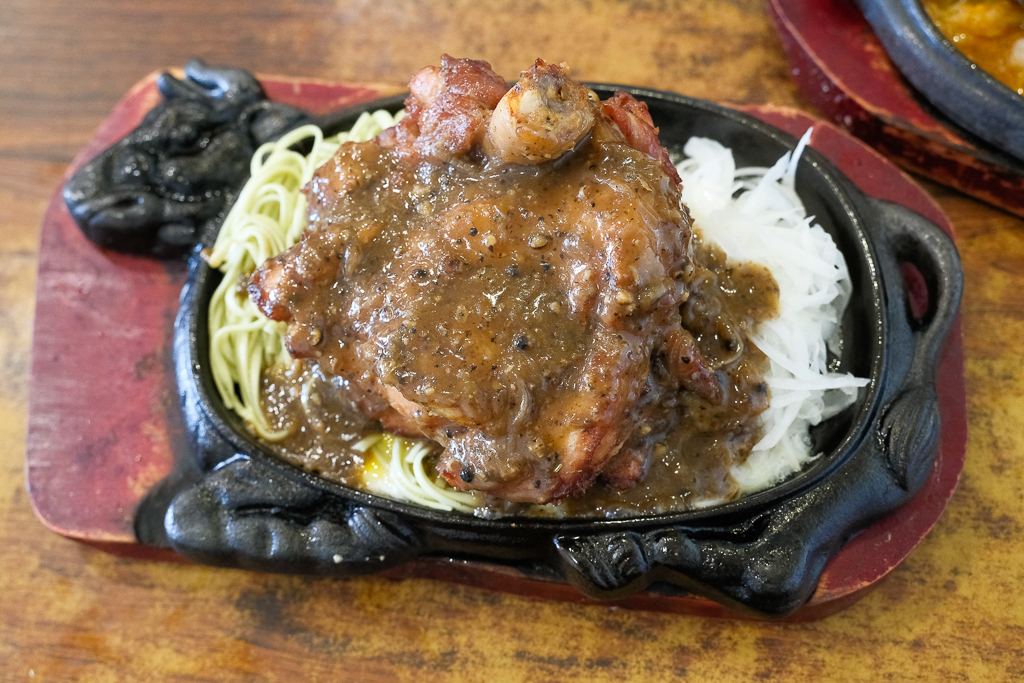 彰化美食｜慶豐牛排專賣店．平日中午排隊半個小時起跳，彰化最火爆的平價牛排 @飛天璇的口袋