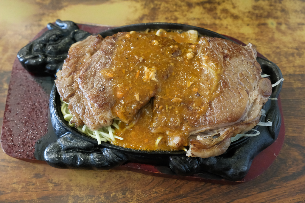 彰化美食｜慶豐牛排專賣店．平日中午排隊半個小時起跳，彰化最火爆的平價牛排 @飛天璇的口袋