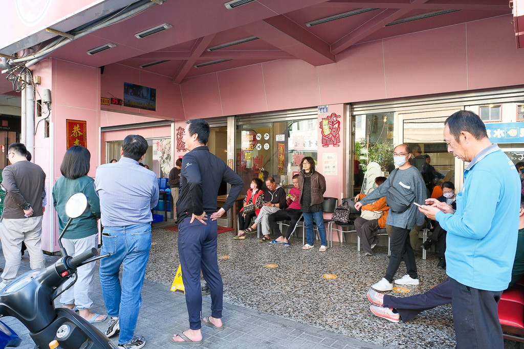 彰化美食｜慶豐牛排專賣店．平日中午排隊半個小時起跳，彰化最火爆的平價牛排 @飛天璇的口袋