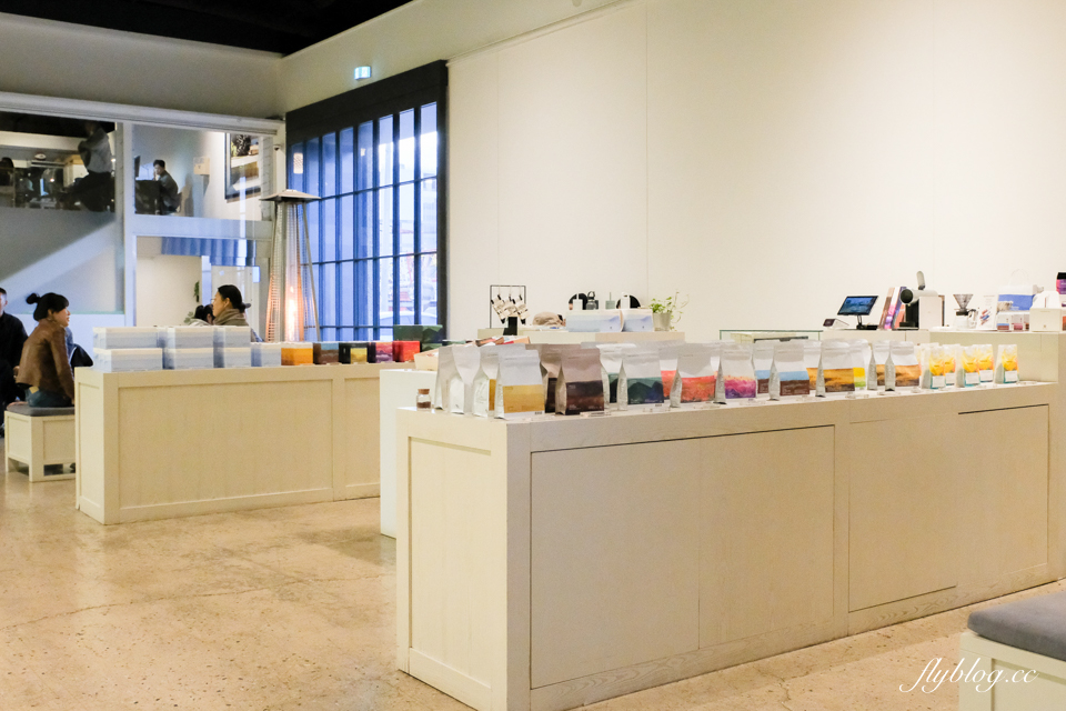 韓國釜山｜MOMOS COFFEE．韓國首位世界咖啡師冠軍，影島倉庫風咖啡館推薦 @飛天璇的口袋