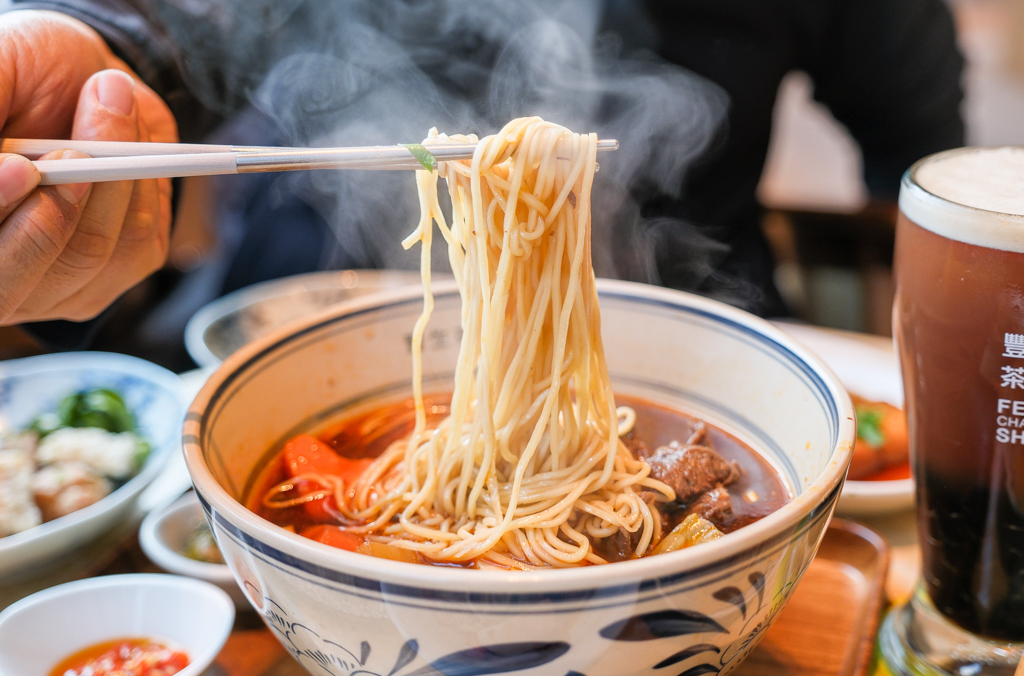 台中北屯｜豐生茶館 梅川東店．萬客什鍋新茶飲品牌，從早上營業到凌晨宵夜場 @飛天璇的口袋