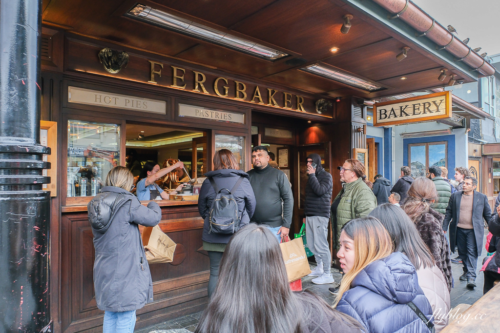 【育兒日記分享】小櫻桃滿四個月。收涎儀式記錄 / 超可愛的客製化收涎餅乾分享，收涎完之後口水還是很多 / 寶寶滿四個月就可以晚上出門囉！ @飛天璇的口袋