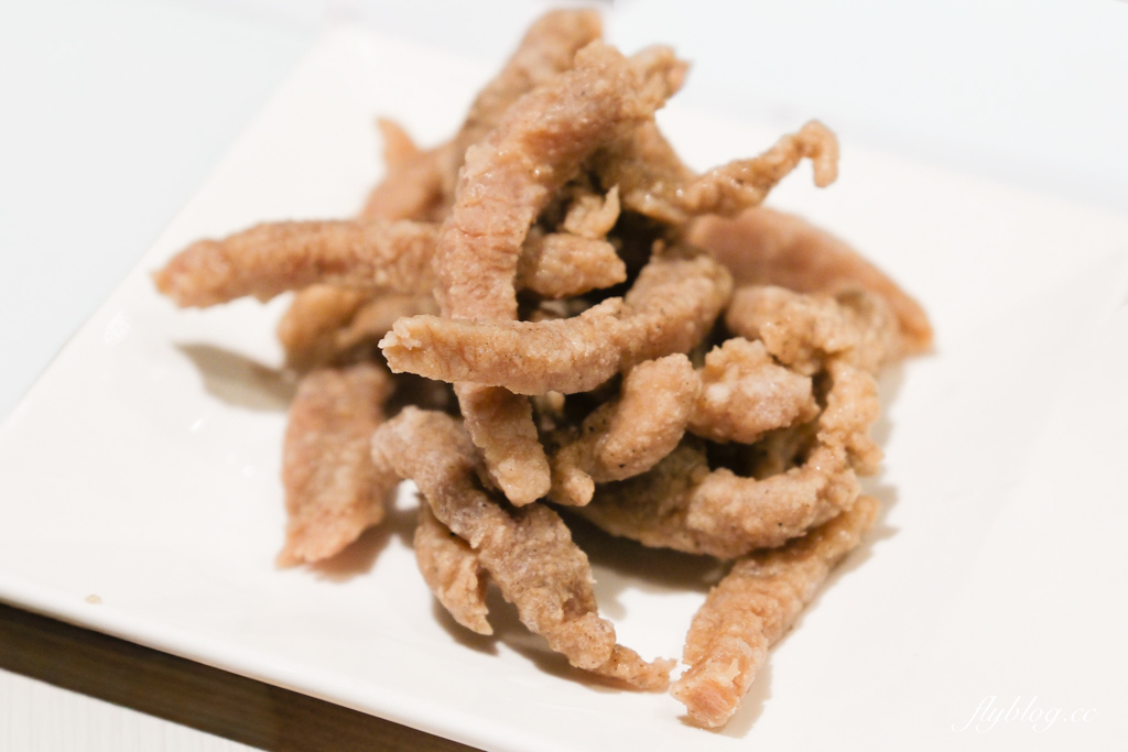 台中北屯｜老沙茶潮汕火鍋．食材有水準價位偏高，海鮮和肉品都很新鮮 @飛天璇的口袋