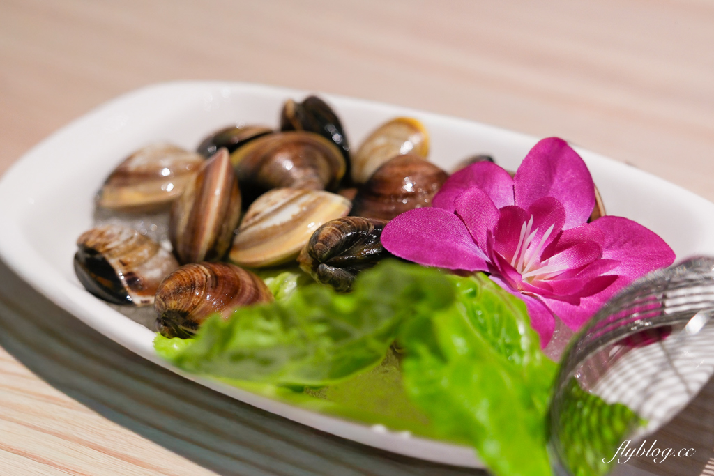 台中北屯｜老沙茶潮汕火鍋．食材有水準價位偏高，海鮮和肉品都很新鮮 @飛天璇的口袋