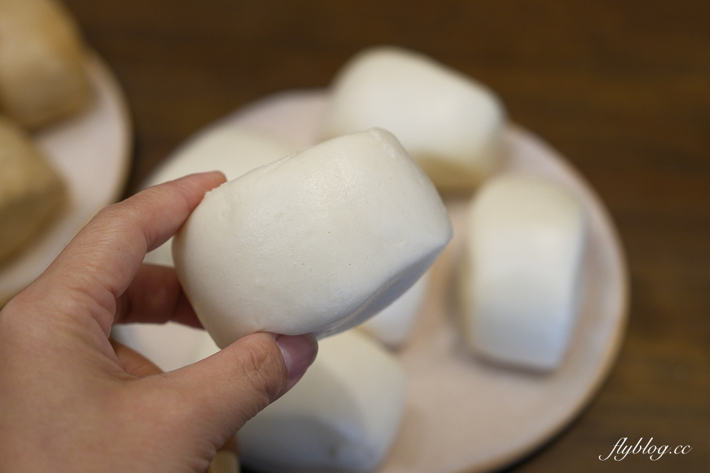 台中北屯｜寶島肉包．從餐車到實體店面，一顆20元的排隊肉包 @飛天璇的口袋