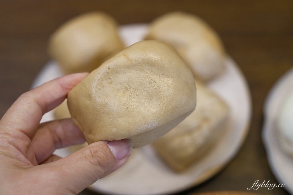 台中北屯｜寶島肉包．從餐車到實體店面，一顆20元的排隊肉包 @飛天璇的口袋