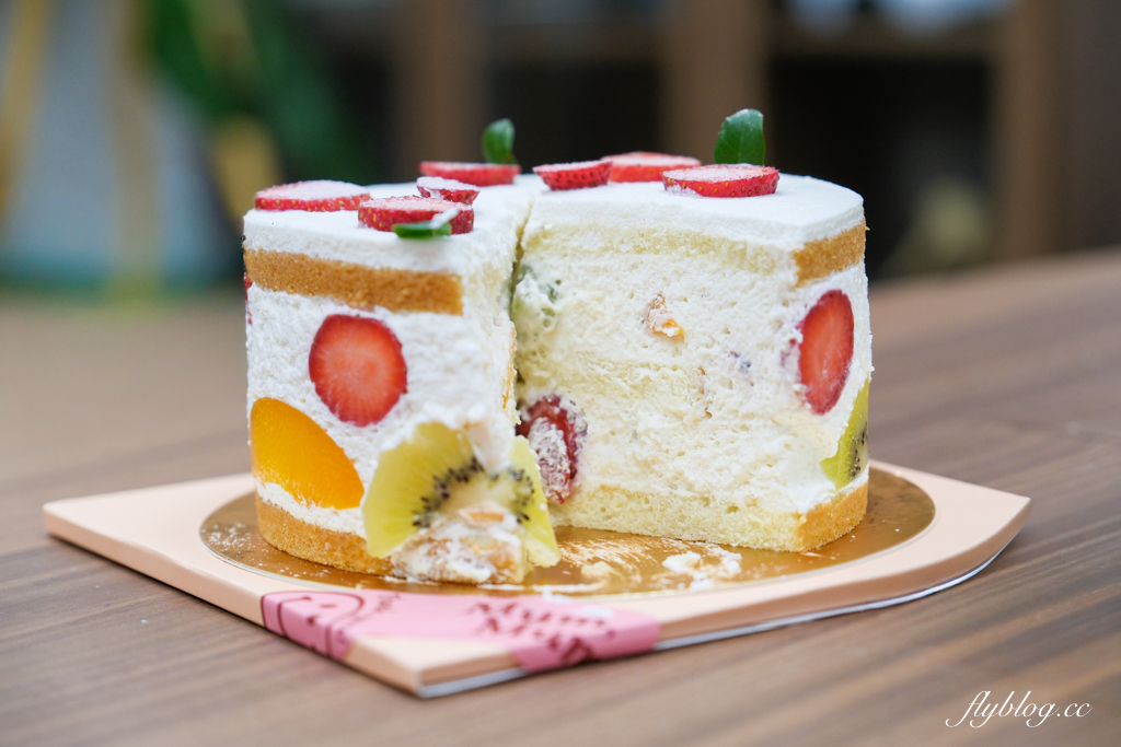 台中西區｜Mum Mum蛋糕 饅饅好食．來自新竹的人氣甜點，媒體評比傳統蛋糕冠軍 @飛天璇的口袋