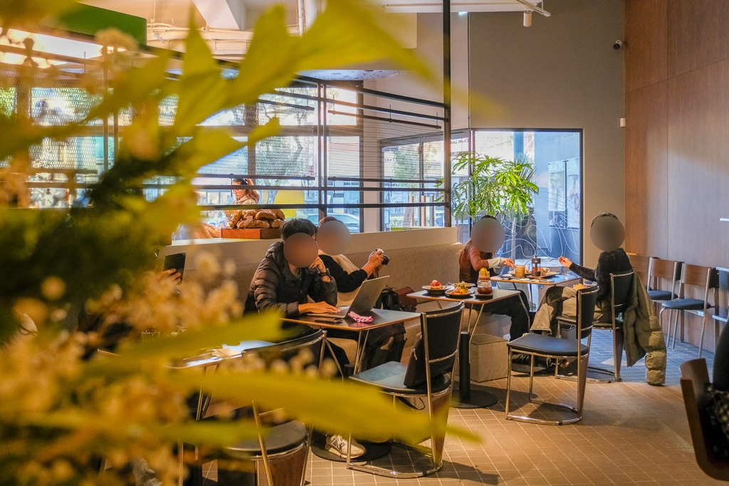 台中北屯｜Phase Coffee Roasters 水湳店．台中質早午餐咖啡館，結合Dum Dum麵包 @飛天璇的口袋