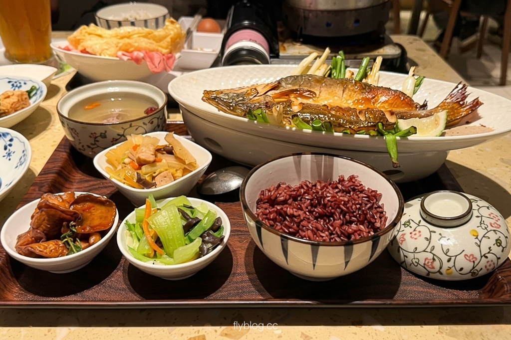 台中北屯｜豐生茶館 梅川東店．萬客什鍋新茶飲品牌，從早上營業到凌晨宵夜場 @飛天璇的口袋