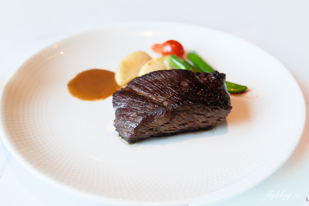 台中西屯｜雅室牛排 台中七期店．30年老字號牛排餐廳，商業午餐680元起 @飛天璇的口袋