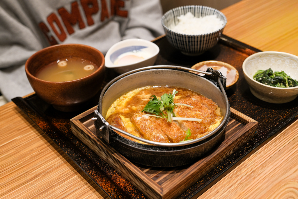 台中東區｜彌生軒．傳承日本一湯三菜文化，白飯湯品配菜免費續，台中Lalaport北棟5樓 @飛天璇的口袋