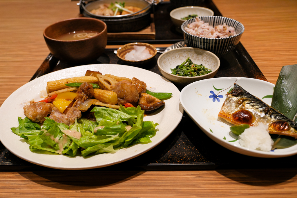 台中東區｜彌生軒．傳承日本一湯三菜文化，白飯湯品配菜免費續，台中Lalaport北棟5樓 @飛天璇的口袋