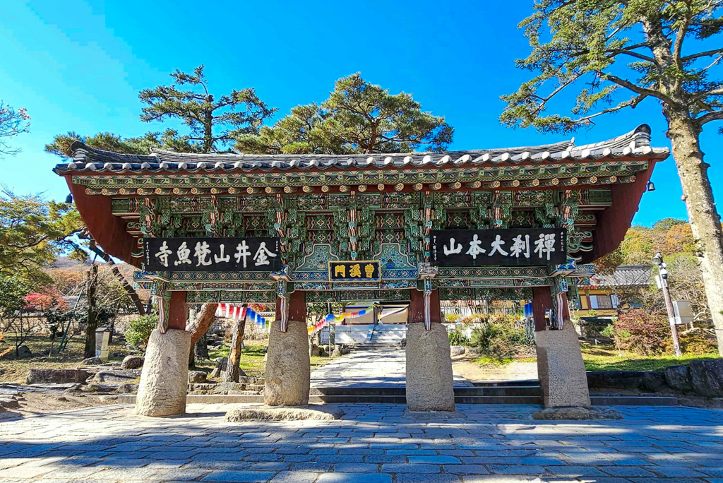 韓國釜山｜梵魚寺．釜山超美賞楓景點，韓國美麗小路之稱 @飛天璇的口袋