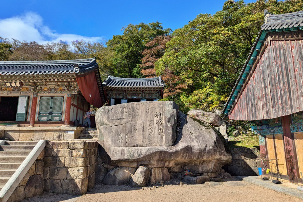 韓國釜山｜梵魚寺．釜山超美賞楓景點，韓國美麗小路之稱 @飛天璇的口袋