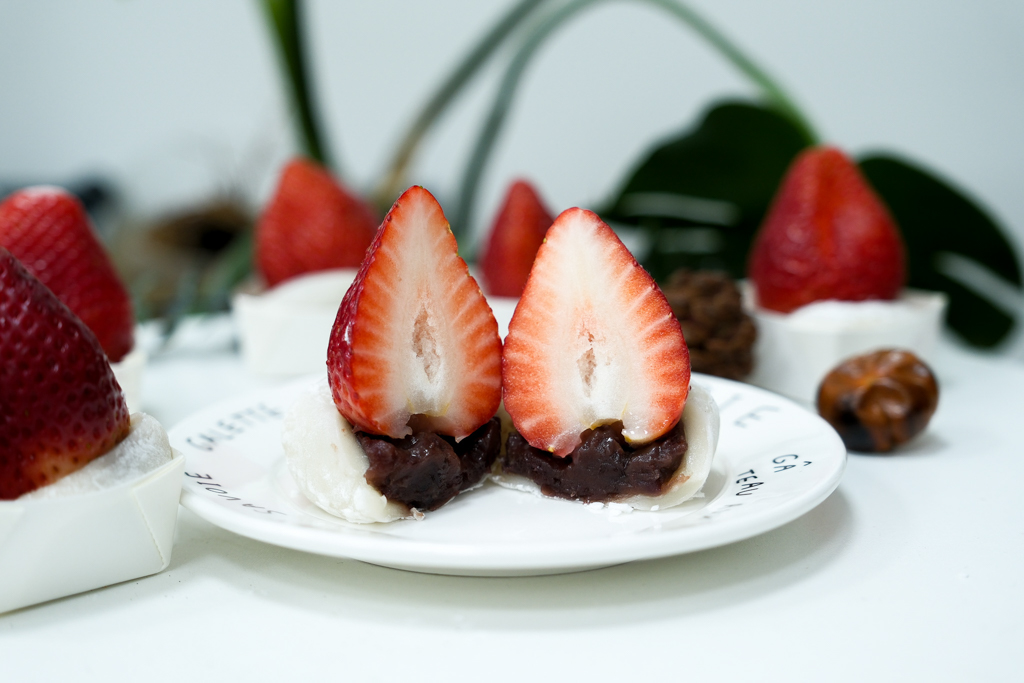 台中美食｜俊美麻糬．香Q好吃的紅豆麻糬，自製升級版草莓大福 @飛天璇的口袋