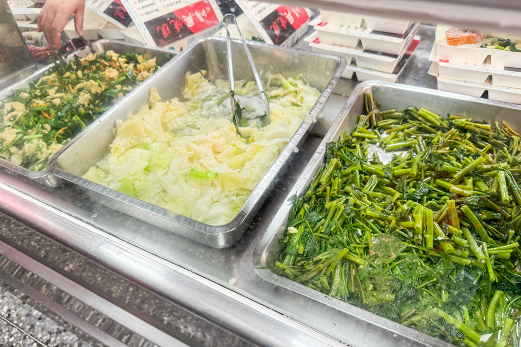 台中北區｜香港鴻興燒臘快餐．老闆是道地香港人，永興街上的排隊便當 @飛天璇的口袋