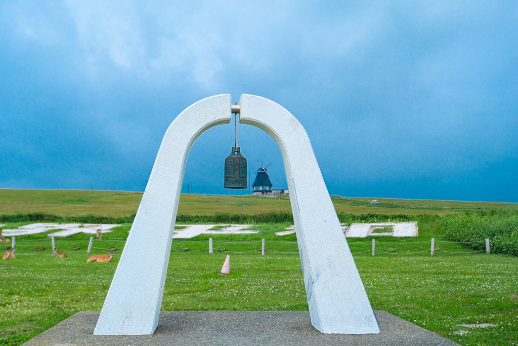 日本北海道｜宗谷岬平和公園．日本國土最北端的燈塔，遠眺鄂霍次克海 @飛天璇的口袋