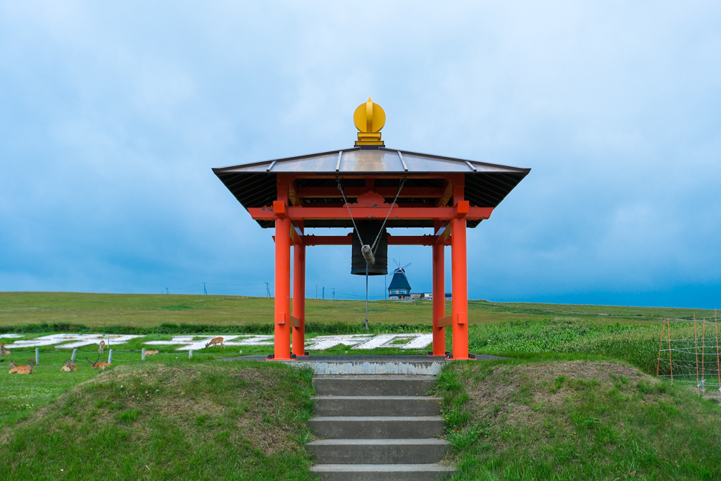 日本北海道｜宗谷岬平和公園．日本國土最北端的燈塔，遠眺鄂霍次克海 @飛天璇的口袋