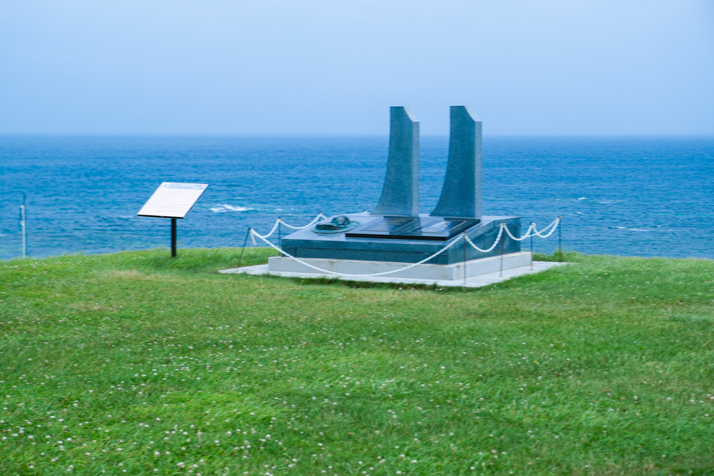 日本北海道｜宗谷岬平和公園．日本國土最北端的燈塔，遠眺鄂霍次克海 @飛天璇的口袋