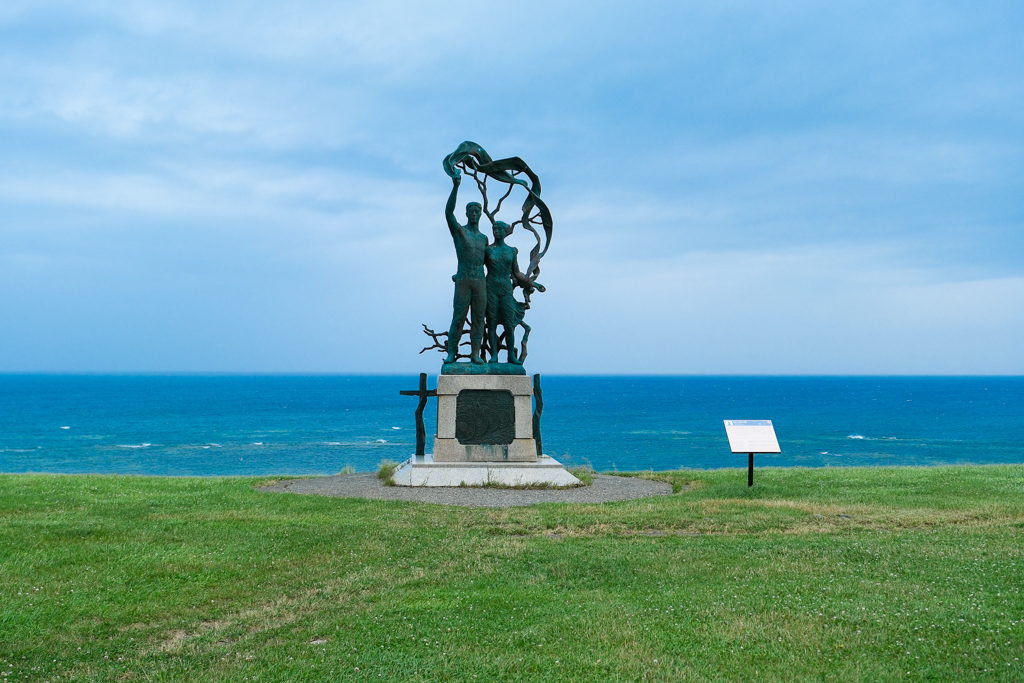日本北海道｜宗谷岬平和公園．日本國土最北端的燈塔，遠眺鄂霍次克海 @飛天璇的口袋