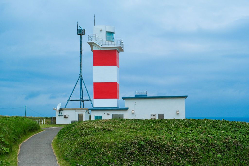 日本北海道｜宗谷岬平和公園．日本國土最北端的燈塔，遠眺鄂霍次克海 @飛天璇的口袋