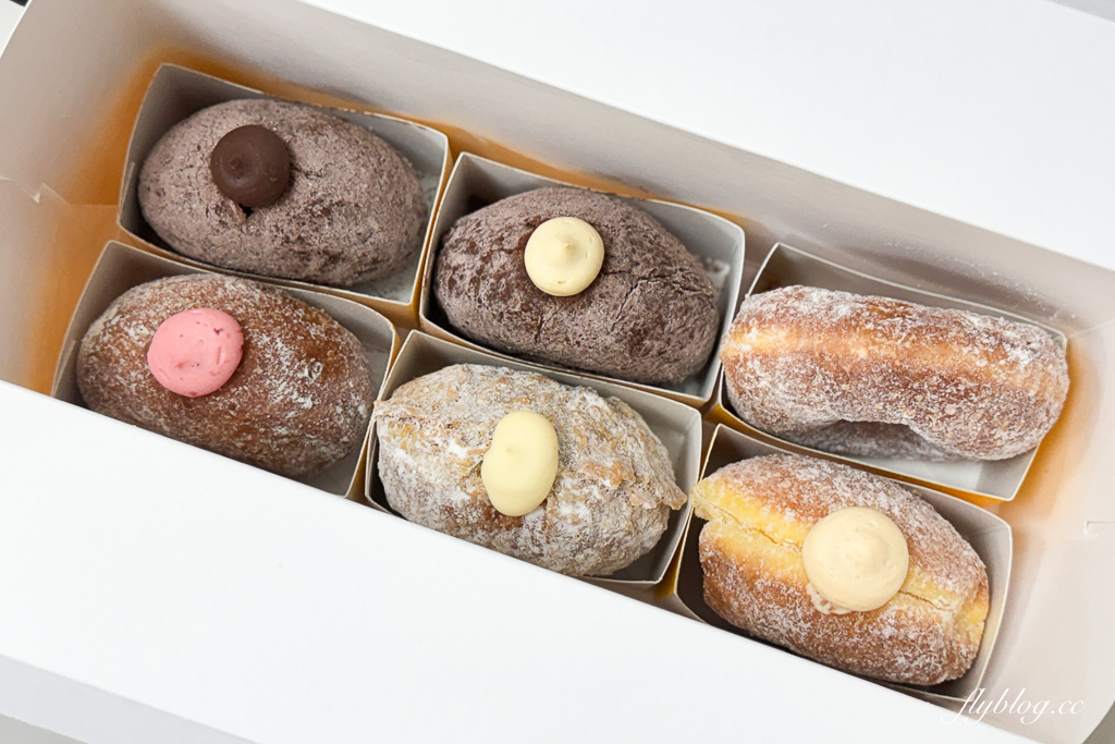 台中西屯|85度C生甜甜圈逢甲研究所.賣到半夜12點的生甜甜圈,一次開箱6種口味心得分享 @飛天璇的口袋 台中西屯|85度C生甜甜圈逢甲研究所.賣到半夜12點的生甜甜圈,一次開箱6種口味心得分享 @飛天璇的口袋