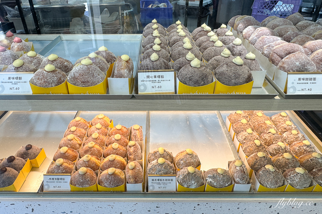 台中西屯|85度C生甜甜圈逢甲研究所.賣到半夜12點的生甜甜圈,一次開箱6種口味心得分享 @飛天璇的口袋 台中西屯|85度C生甜甜圈逢甲研究所.賣到半夜12點的生甜甜圈,一次開箱6種口味心得分享 @飛天璇的口袋