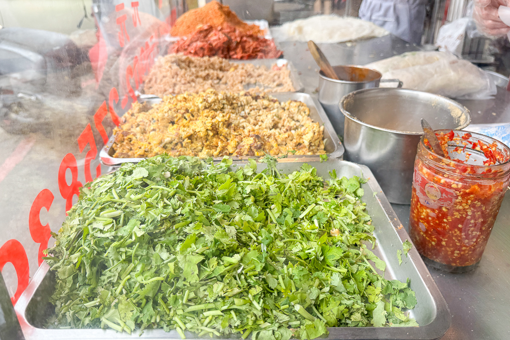 台中北屯｜正宗手工現作潤餅．台中巨無霸潤餅，Threads上暴紅銅板美食 @飛天璇的口袋
