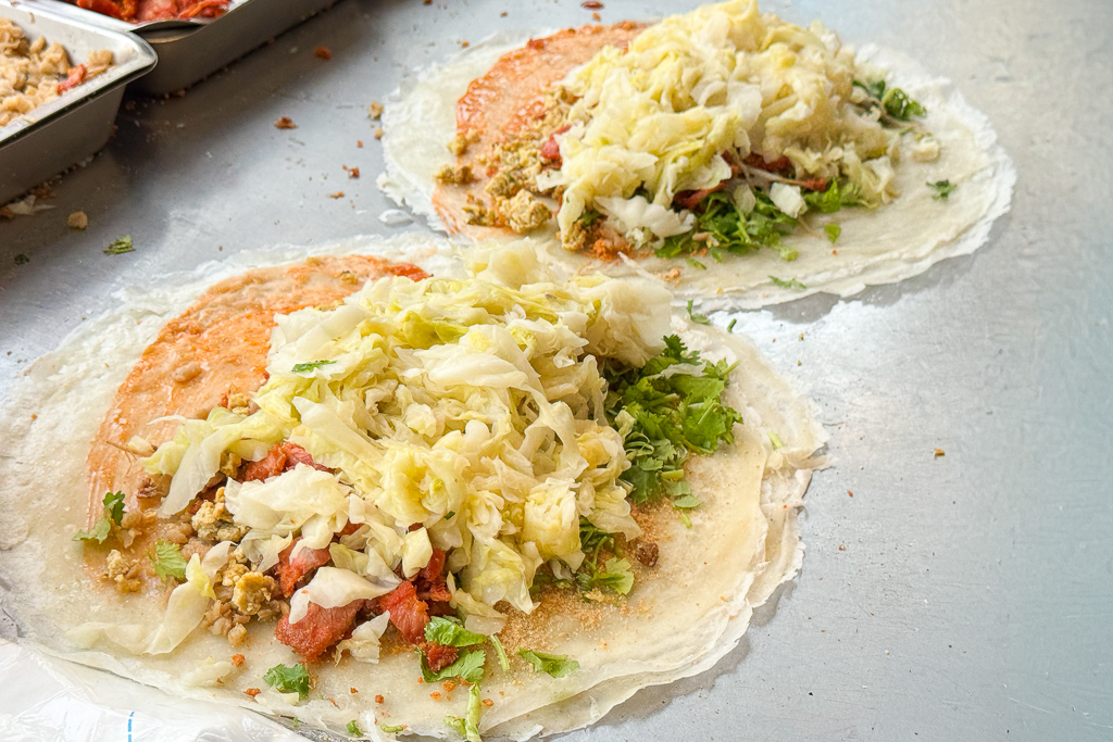 台中北屯｜正宗手工現作潤餅．台中巨無霸潤餅，Threads上暴紅銅板美食 @飛天璇的口袋