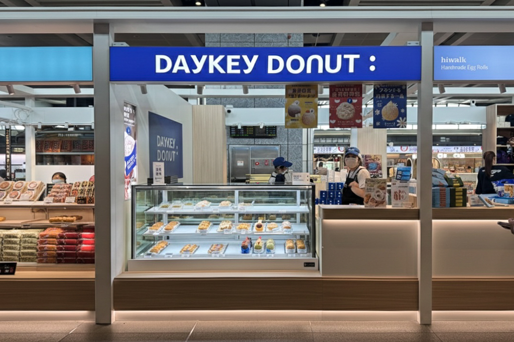台中高鐵｜DAYKEY DONUT．台中爆紅日式生甜甜圈，台中高鐵門市伴手禮區 @飛天璇的口袋