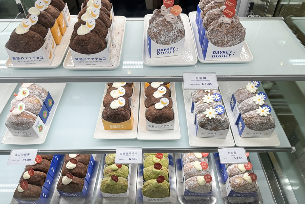 台中高鐵｜DAYKEY DONUT．台中爆紅日式生甜甜圈，台中高鐵門市伴手禮區 @飛天璇的口袋