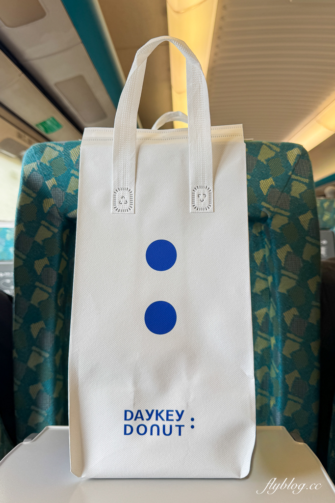 台中高鐵｜DAYKEY DONUT．台中爆紅日式生甜甜圈，台中高鐵門市伴手禮區 @飛天璇的口袋