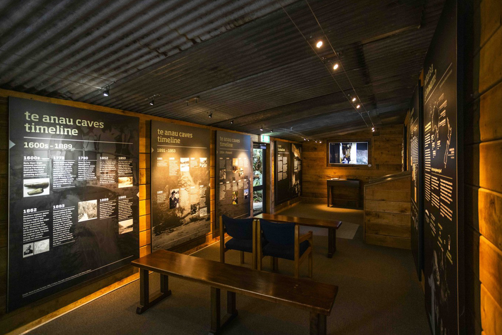 紐西蘭南島｜蒂阿瑙螢火蟲洞．南島超美奇幻探險，洞穴裡的藍色銀河 @飛天璇的口袋