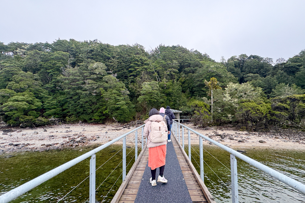紐西蘭南島｜蒂阿瑙螢火蟲洞．南島超美奇幻探險，洞穴裡的藍色銀河 @飛天璇的口袋
