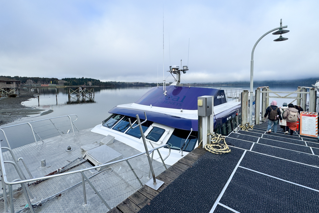 紐西蘭南島｜蒂阿瑙螢火蟲洞．南島超美奇幻探險，洞穴裡的藍色銀河 @飛天璇的口袋