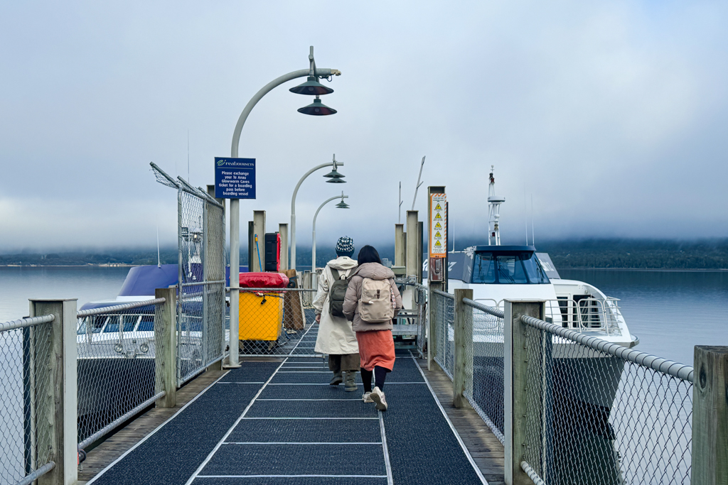 紐西蘭南島｜蒂阿瑙螢火蟲洞．南島超美奇幻探險，洞穴裡的藍色銀河 @飛天璇的口袋